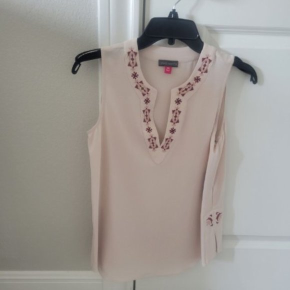 Vince Camuto Embroidered Blouse XXS NWT - Picture 2 of 7